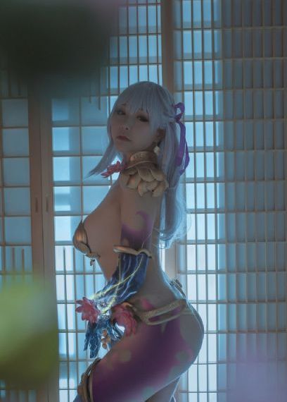 《穿长筒袜的有夫之妇》