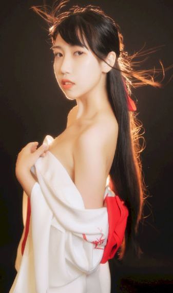 韩国三级理伦片