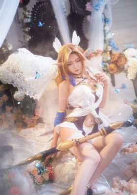 恐龙星的比基尼女孩